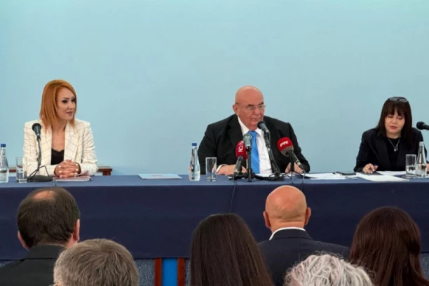 KONSTITUISAN JAGODINSKI PARLAMENT: Prva žena GRADONAČELNICA, Dragan Marković Palma predsednik Skupštine! "Hvala građanima!" (FOTO)