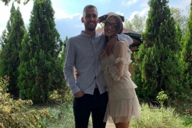 KADA SE ŽENI GOLMAN: Originalna čestitka stigla je od klupskog ekonoma - neverovatnim gestom oduševio je sve! (FOTO)