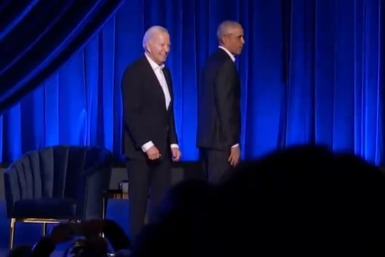 SMEJATI SE ILI PLAKATI? Džo Bajden se opet zamrzao u vremenu i prostoru (VIDEO)