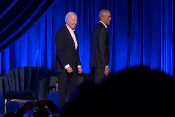 SMEJATI SE ILI PLAKATI? Džo Bajden se opet zamrzao u vremenu i prostoru (VIDEO)