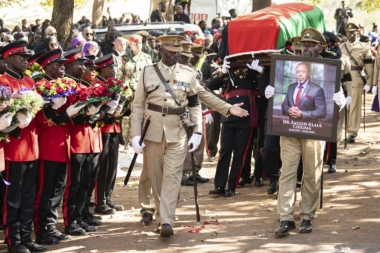 SAHRANJEN SAULOS ČILIMA: Predsednik Malavija otkrio da je kontrola letenja upozorila pilote na JEDNU stvar, ali bilo je kasno (VIDEO)