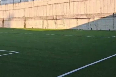 OVAKO IZGLEDA NOVI ZVEZDIN TEREN ZA KOG ZVEZDIĆ TVRDI DA JE NAJMODERNIJI U EVROPI! Grehota gaziti po njemu (VIDEO)