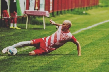 UPRAVA JE UGRABILA "DŽEKPOT": Jako iskusan fudbaler je baš malo vremena bio slobodan u izboru sredine!