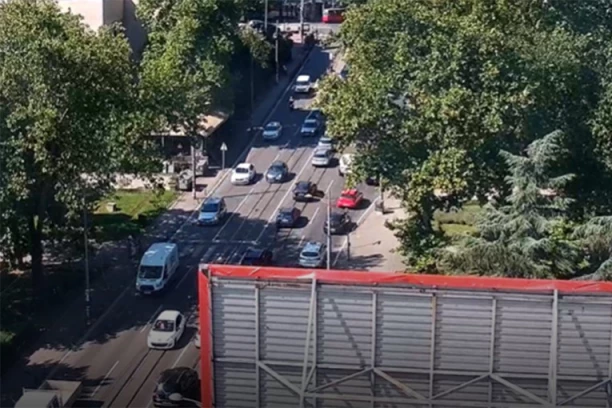 KOLAPS NA BULEVARU:  Radovi potpuno obustavili saobraćaj u jednoj od najprometnijih ulica u prestonici!