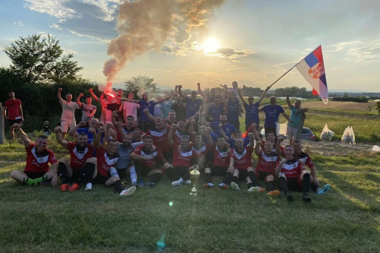 ŠLAG NA TORTI: Prolećnih 14 od 14 - šampionska titula je proslavljena na terenu velikog rivala! (VIDEO)