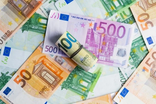 SREĆOM, NIJE POSLUŠALA MUŽA! Žena osvojila DŽEKPOT od 235.000 EVRA na lutriji, a onda donela ČUDNU odluku!