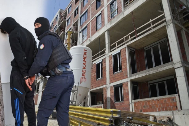 SAZNAJEMO! U VELIKOJ POLICIJSKOJ AKCIJI "PADAJU" I  FUNKCIONERI SNS: Istraga dovela i do Petra Miljuša, zamenika predsednika opštine SURČIN!