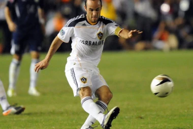 SEĆATE SE LEGENDARNOG DONOVANA?: Pogledajte bizarnu frizuru nekadašnjeg reprezentativca Amerike!