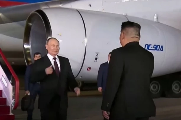 PUTIN STIGAO KOD KIMA! Priređen VELIČANSTVEN doček, SLAVLJE na ulicama! Svuda slike ruskog predsednika (FOTO/VIDEO)