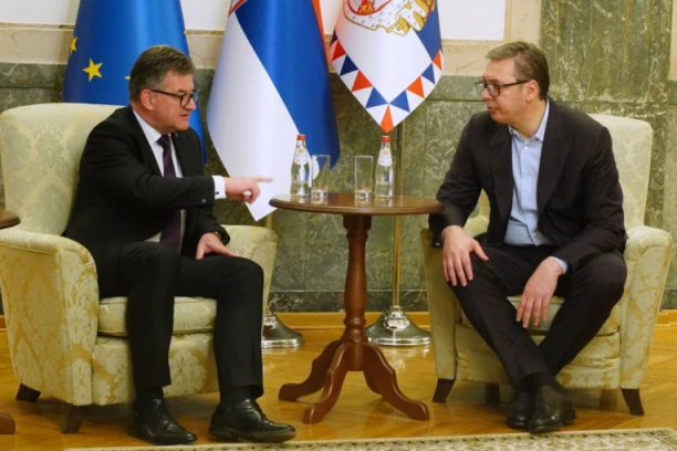 POČEO SASTANAK VUČIĆA I LAJČAKA: Specijalni izaslanik u Beograd došao iz Prištine
