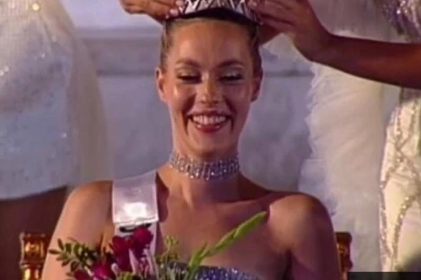 MAĆEHA ALEKSANDRE RUTOVIĆ BILA PRVA ZVANIČNA MIS SRBIJE: Ona je svima poznata i po učešću u RIJALITIJU, a danas je MAJKA TROJE DECE (FOTO)