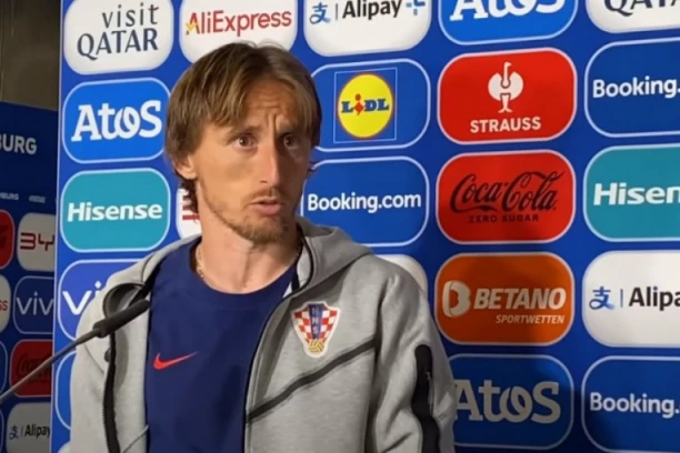 FRUSTRACIJA: Kapiten "kockastih" nije mogao da sakrije bes! Samo se okrenuo i ostavio sve u čudu! (VIDEO)