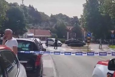 PRVI SNIMCI KRVAVOG OBRAČUNA NA CETINJU: Škaljarci Petar Kaluđerović i Dragan Roganović stradali u bombaškom napadu! Ima i povređenih (VIDEO)