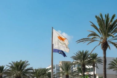 DRON PONOVO POGODIO KIPAR? Eksplozija u blizini poznatog letovališta - otkazuju se svi letovi!