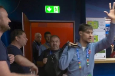 MOĆAN MOTIVACIONI MOMENAT! Pesma posvećena KOSMETU ODJEKUJE srpskom svlačionicom! Evo kako su REAGOVALI "ORLOVI"!