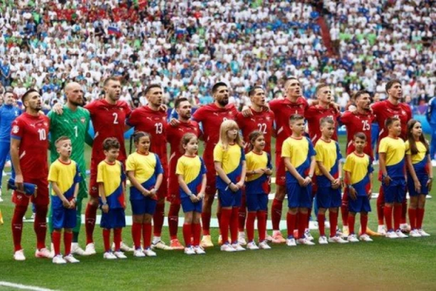 POTEZ KOJI JE OBIŠAO CEO SVET! Mališan ODUŠEVIO sve Srbe! Pogledajte šta je URADIO Kada se završila HIMNA! (VIDEO)