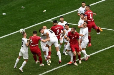 HRABRE SREĆA PRATI! Igrao se 90+5. minut, a onda je Jović golom OVAKO POBACAO Slovence na travu! NE VERUJU šta se DESILO (VIDEO)