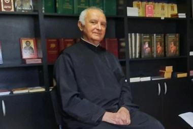 ZAŠTO JE VAŽNO DA SE PRAVILNO KRSTIMO: Protođakon Ljubomir Ranković objašnjava duhovni značaj ovog svetog čina koji osvetljava naše duše i tela