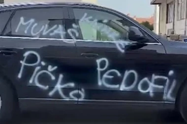 "MUVAŠ KLINKE, PEDOFIL": Lazarevčani zanemeli zbog ove scene, ceo automobil išaran (VIDEO)