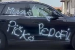 "MUVAŠ KLINKE, PEDOFIL": Lazarevčani zanemeli zbog ove scene, ceo automobil išaran (VIDEO)