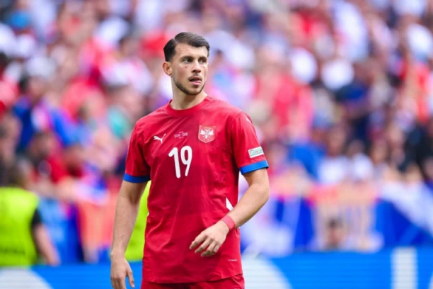 ODJAVIO NEMAČKU DA BI SEDEO NA KLUPI: Lazar Samadržić definitivno poseduje kvalitet za prvu postavu!