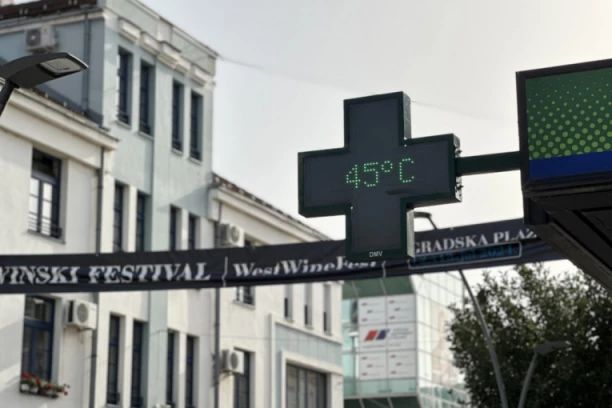 U ČAČKU DANAS IZMERENO 45 STEPENI - GORI ASFALT! Kao grad duhova - napolje izašao samo ko je morao, ulice i kafići pusti! (FOTO)