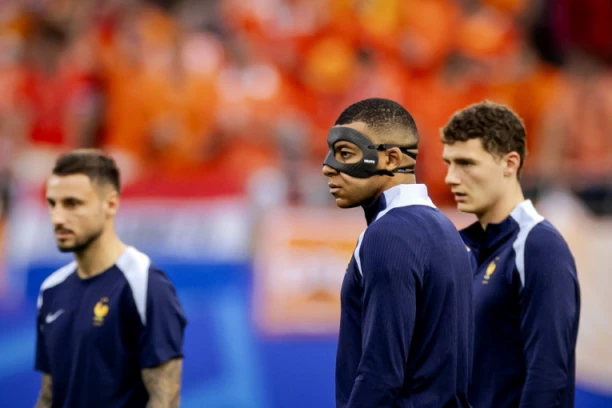 RETROSPEKTIVA DANA: "Dupla nula" poslala "orlove" kući! Potpuna ludnica u Berlinu odvela Austriju na čelnu poziciju - istorijski trenutak Kilijana Mbapea!