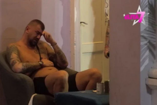 JANJUŠ JECA NA SAV GLAS! HAOS PRED POČETAK EMISIJE U ELITI! Cimeri ga JEDVA SMIRILI! (FOTO)