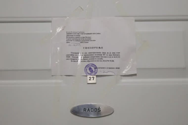 PAKAO IZA VRATA MRTVE VOŽDOVČANKE! KOMŠIJE OTKRILE JEZIVE DETALJE NJENOG ŽIVOTA: "Zloslutna tišina tog stana, poslednjih dana je izgledala katastrofalno"