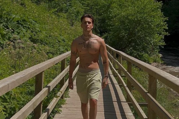 SPAJAJU GA SA EDITOM, A ON IMA DRUGU! Sergej Pajić uhvaćen sa NOVOM DEVOJKOM?! (PAPARACO)