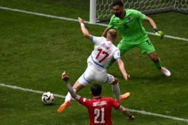 KANDIDAT ZA "PUŠKAŠA"! Dobili smo PROMAŠAJ GODINE! Napadač se OBRUKAO za sve pare! (VIDEO)