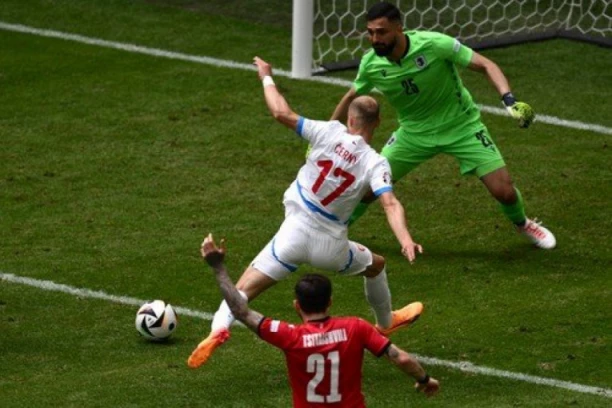 KANDIDAT ZA "PUŠKAŠA"! Dobili smo PROMAŠAJ GODINE! Napadač se OBRUKAO za sve pare! (VIDEO)