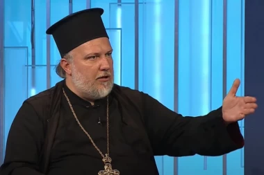 REAKCIJA PROTOJEREJA-STAVROFORA VELIBORA DŽOMIĆA: Ne može haos na društvenim mrežama odvojiti narod od Svetog Save!