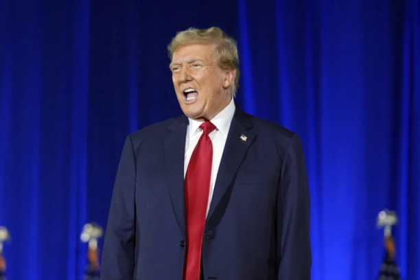 "GRADI SE GIGANTSKI VOJNI KOMPLEKS ISPOD BELE KUĆE": Tramp pobedonosno otkrio sve, a onda je potkopao Irance za sva vremena