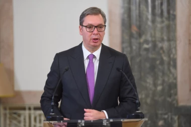 VUČIĆ ČESTITAO STARMERU: Srbija ostaje posvećena jačanju odnosa sa Velikom Britanijom