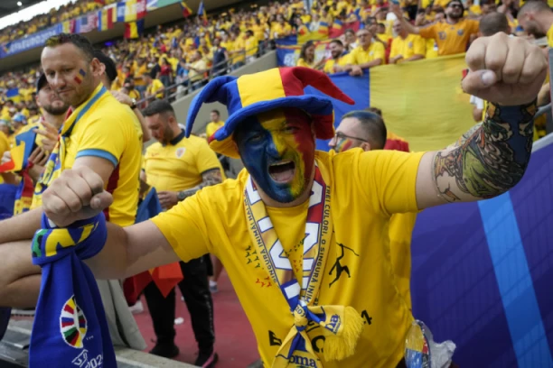 SKANDAL U ZENICI! Policija Rumunima oduzimala srpska obeležja!