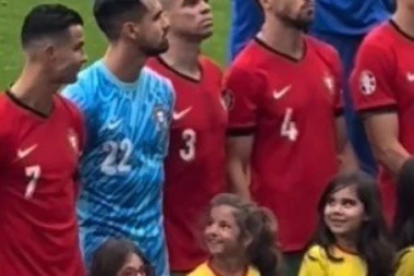 RONALDO JE BOŽANSTVO! Hit-scena iz Dortmunda: DEVOJČICA se "istopila" nakon što je DODIRNULA SVOG HEROJA! (video)