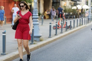 SPOTAKLA SE NA ULICI I PALA, A ONDA JE ZA TO DOBILA 12,5 MILIONA EVRA! Igra sudbine ženi donela pravo bogatstvo