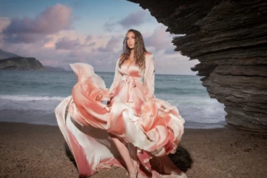 PEVALA O GAĆICAMA, A SAD O "GUSLAMA ĐEDOVIM"! Goga Sekulić šokirala publiku! (VIDEO)