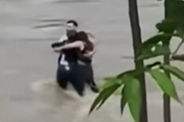 PRONAĐENO KRISTIJANOVO TELO! Mladića (25) pre tri nedelje sa dve drugarice odnela bujica u Italiji! Svi su stradali (VIDEO)