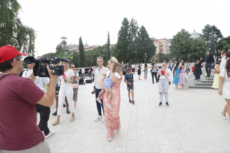 Maja sa suprugom i sinom