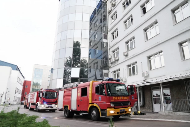 HEROJSKI PODVIG LEKARA KBC "DRAGIŠA MIŠOVIĆ"! Tokom požara spasavali život pacijentu! KAD JE NESTALA STRUJA I AGREGAT PRESTAO DA RADI, DOHVATILI SE MOBILNIH TELEFONA!