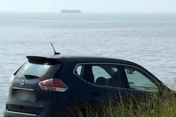 OTAC MONSTRUM USRED NOĆI DAVIO DECU U MORU! Policajac čuo VRISKE, mališane našli 100 metara od obale! (VIDEO)