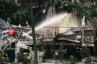 "U STANOVIMA NAM JE OSTALO SVE ŠTO SMO GODINAMA GRADILI" Stanari zgrade na Novom Beogradu očajni posle požara, EVO ZA ŠTA SE SUMNJA DA JE IZAZVALO POŽAR! (FOTO+VIDEO)