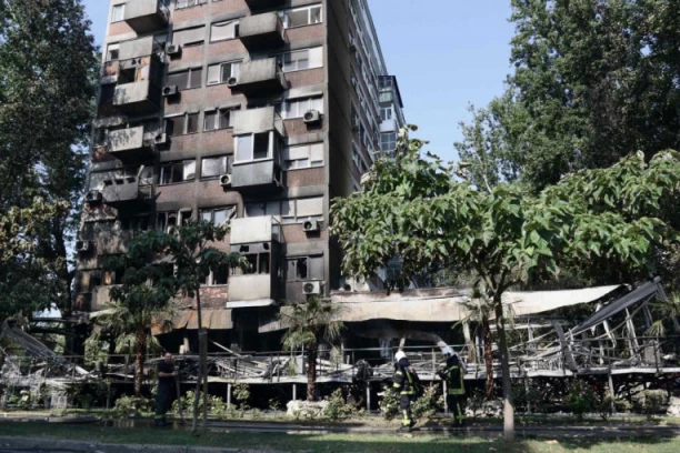 ŠEST STANOVA TOTALNO UNIŠTENO! Nesrećni stanar na Novom Beogradu za Republiku otkrio kako je izbio požar! (FOTO)