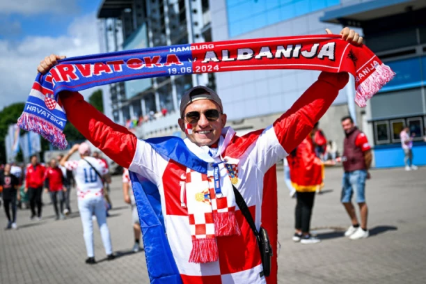 PA, DOKLE BRE VIŠE?! Terorističke zastave, veličanje ustaških koljača... UEFA žmuri na nove PROVOKACIJE!