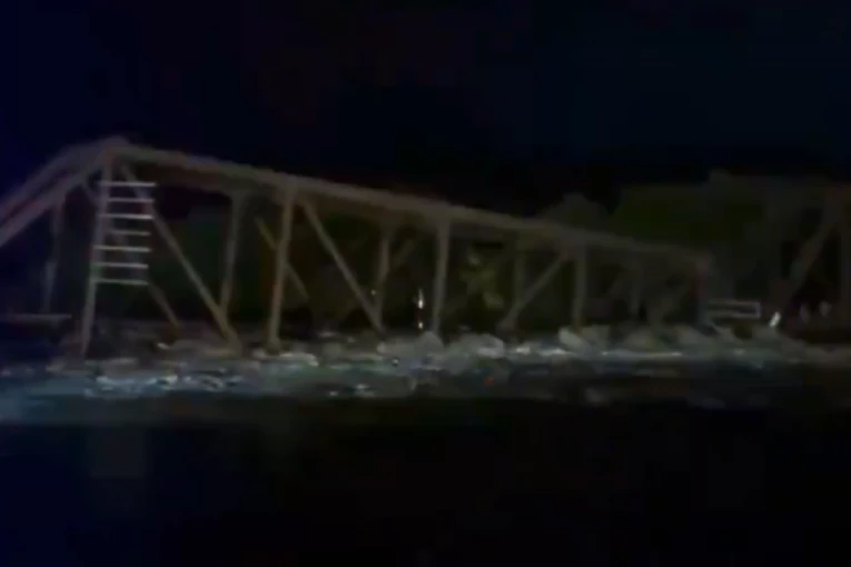SRUŠIO SE ŽELEZNIČKI MOST: Proglašena katastrofa usled nezapaćenih poplava, više od 1.000 ljudi evakuisano (VIDEO)