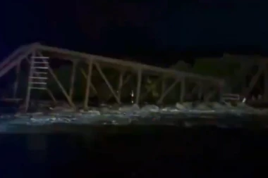 SRUŠIO SE ŽELEZNIČKI MOST: Proglašena katastrofa usled nezapaćenih poplava, više od 1.000 ljudi evakuisano (VIDEO)