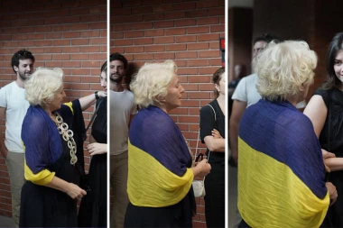ŠOK NA SUĐENJU MIKI ALEKSIĆU! Mirjana Karanović se ogrnula UKRAJINSKOM ZASTAVOM, pa poslala nedvosmislenu poruku!