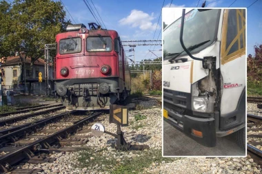 NESREĆA KOD LOZNICE! TERETNI VOZ NALETEO NA KAMION! Mašinovođa kritično